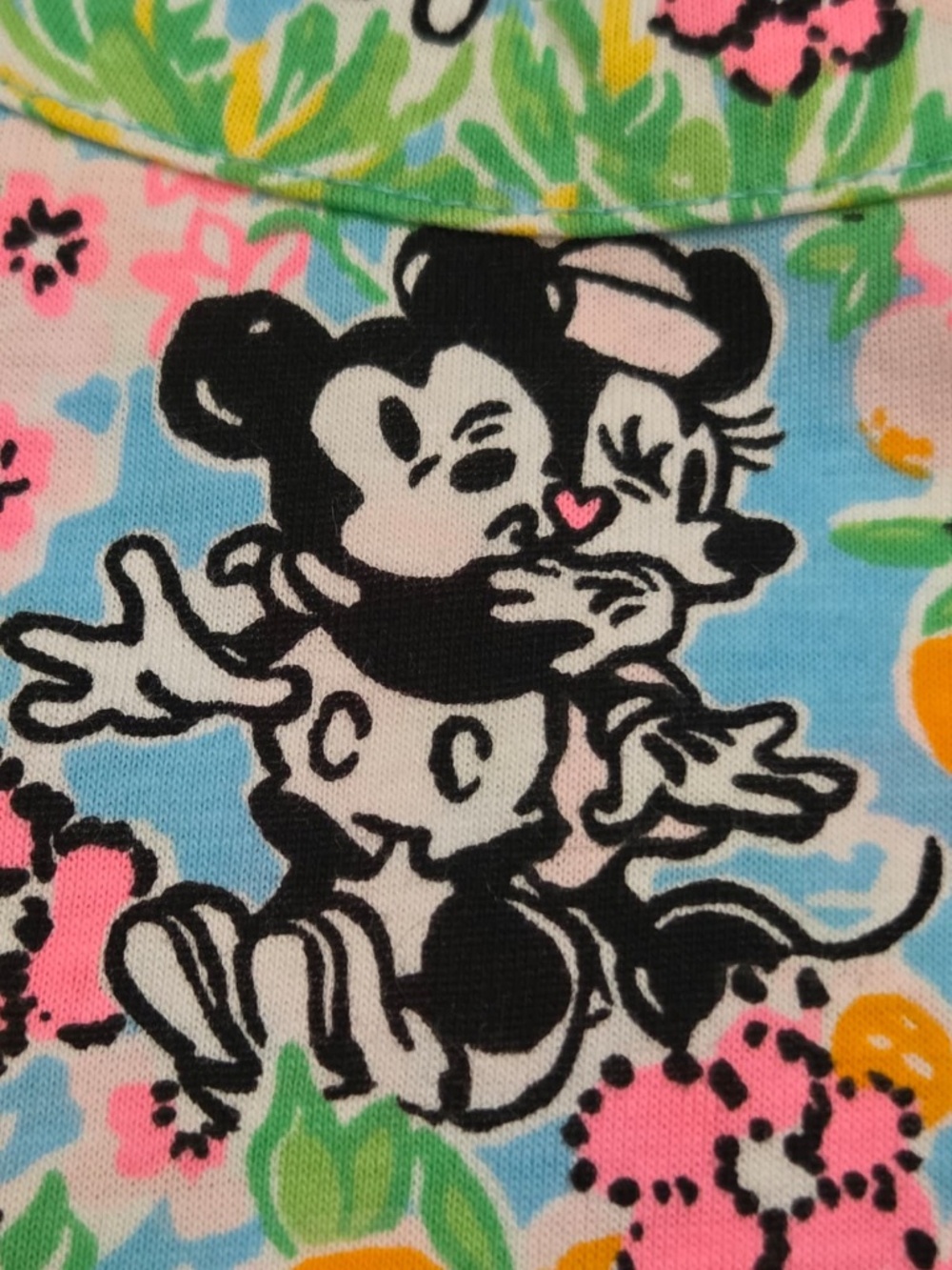 NWT Lilly Pulitzer Disney Top "Lilly Hearts Disney" - Picture 13 of 14